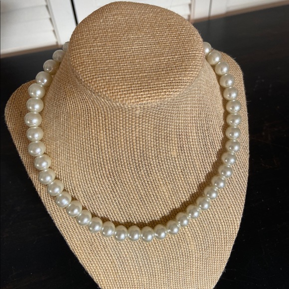 Classic White Pearl Necklace on 19" Chain - Picture 4 of 5
